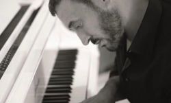 القيصر يكشف عن صديق وحدته